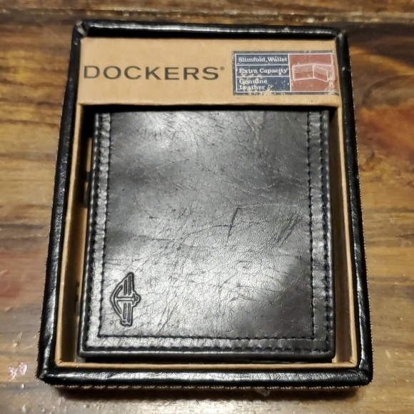 𝅺DOCKERS Leather Black Leather Slimfold Wallet NWT - Picture 1 of 12